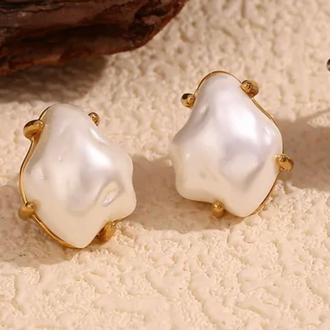 Luna Pearl Studs