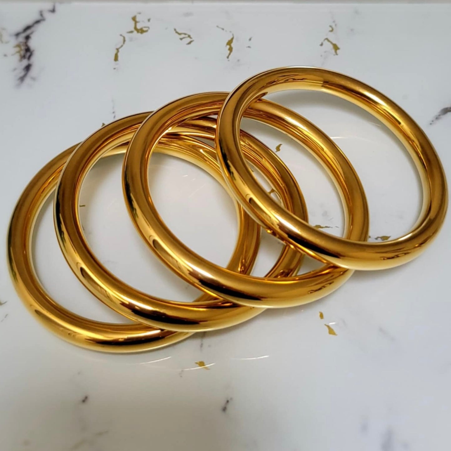 Essential Bangle Dingle Single Bracelet