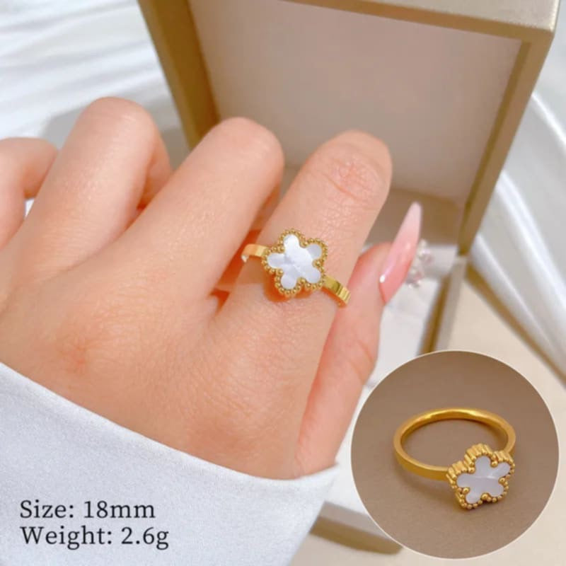 Clover Ring