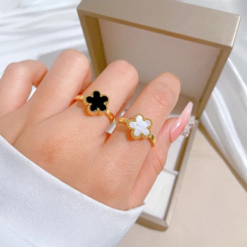Clover Ring